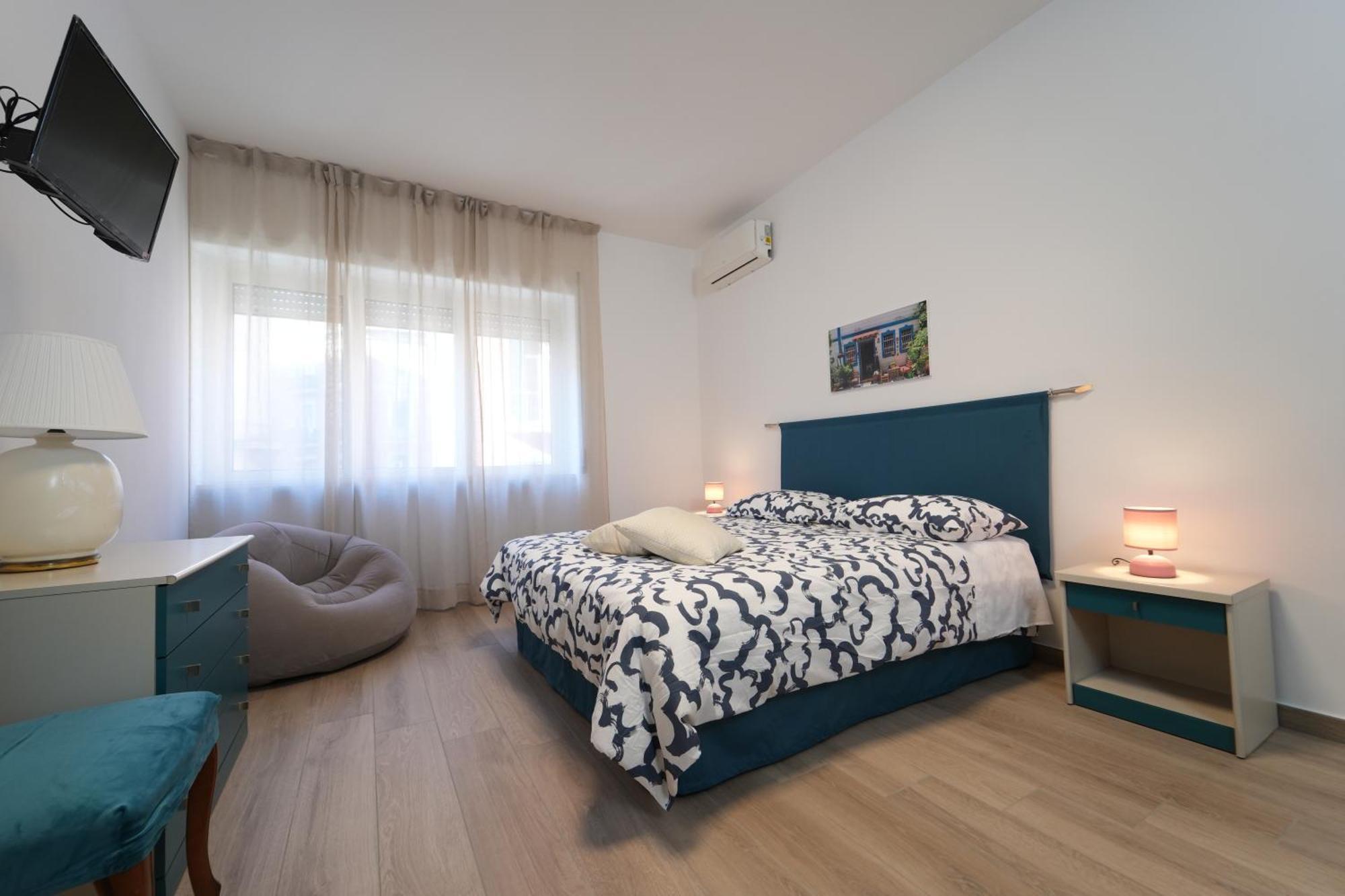 Panorama Vesuvius Affittacamere Guesthouse With Lift Near To Subway In Napoli Center Екстериор снимка