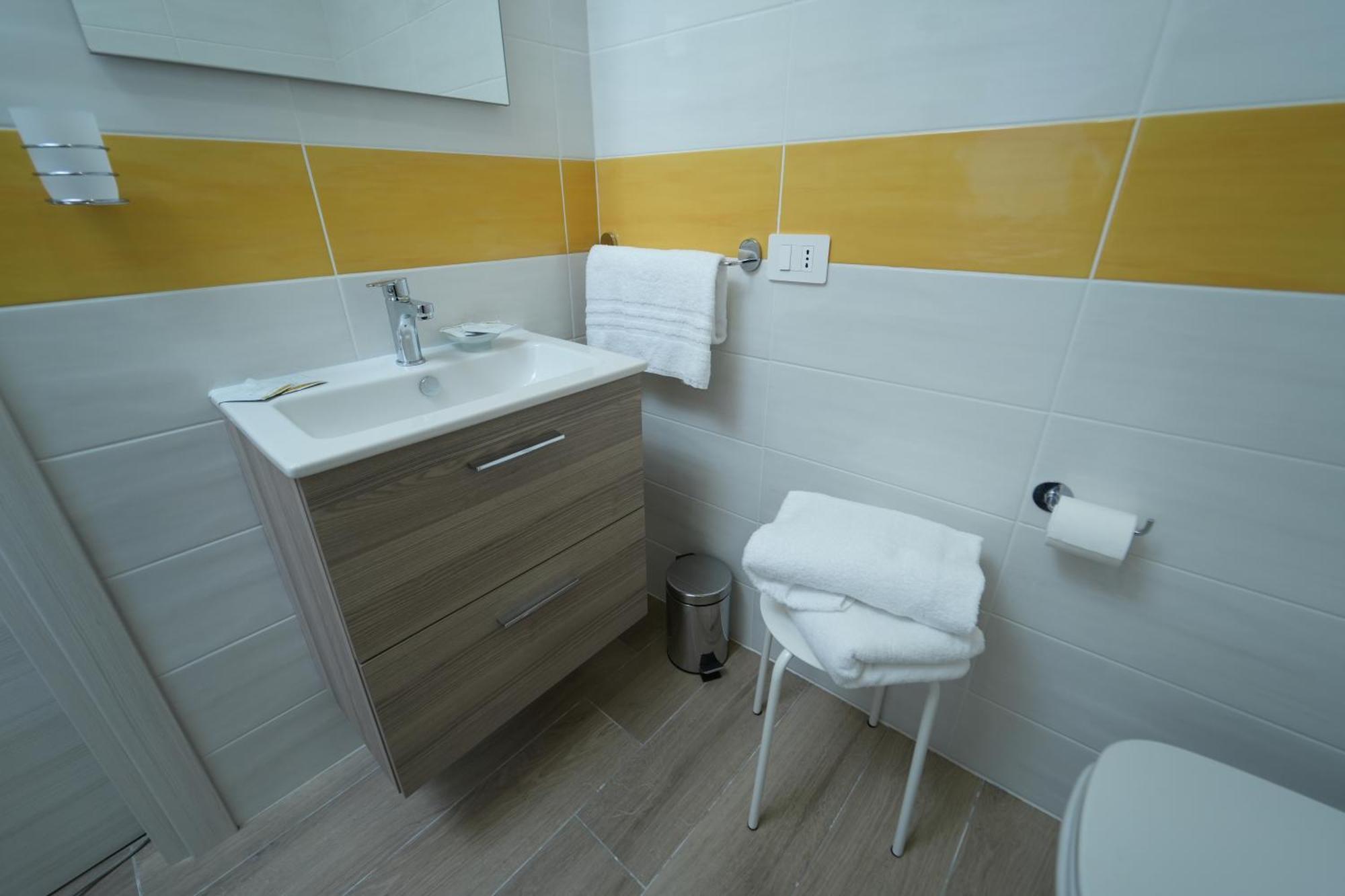 Panorama Vesuvius Affittacamere Guesthouse With Lift Near To Subway In Napoli Center Екстериор снимка