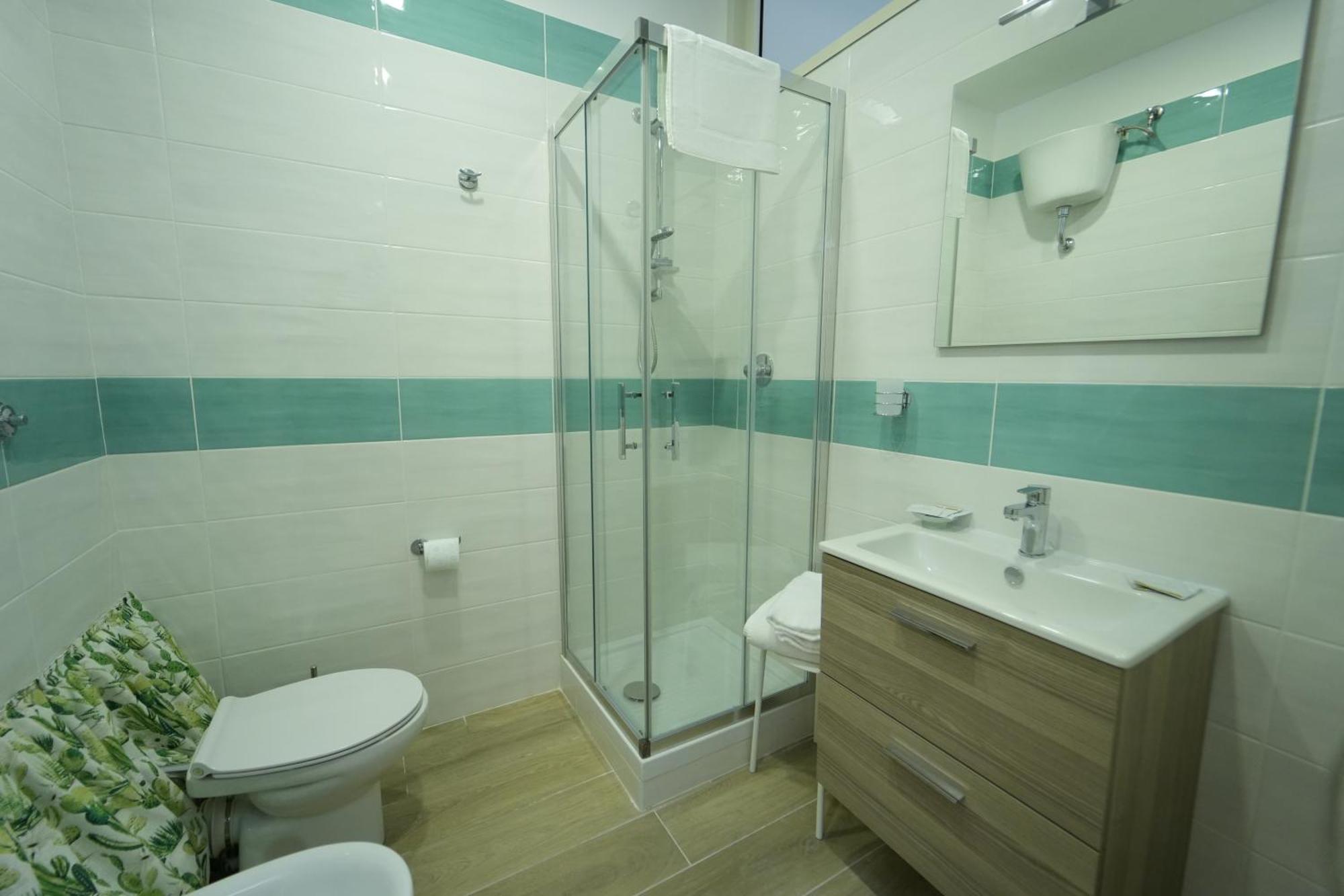 Panorama Vesuvius Affittacamere Guesthouse With Lift Near To Subway In Napoli Center Екстериор снимка